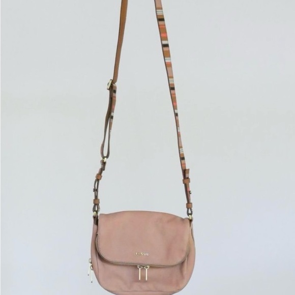EUC Fossil | Preston Flap Expandable Crossbody | Blush Pink - Picture 2 of 11